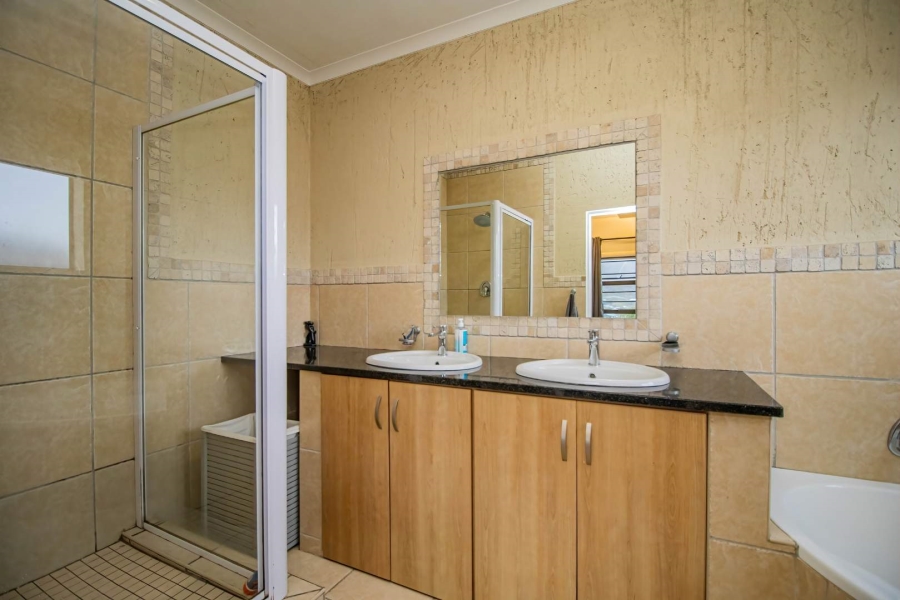 4 Bedroom Property for Sale in Island View Western Cape